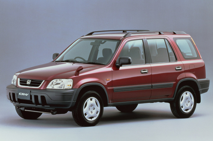 「トヨタRAV4」のライバルとして、1995年に登場した「ホンダCR-V」（初代）。グローバル市場ではともに気を吐く2車種だが、RAV4が日本で今も人気を博しているのに対し、CR-Vは燃料電池車を除き、日本からは撤退してしまった……。