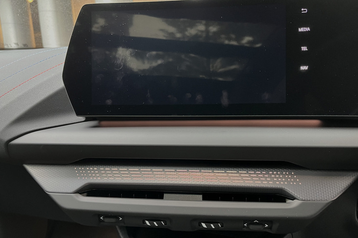 220dグランクーペMスポーツ（エアコン吹き出し口）