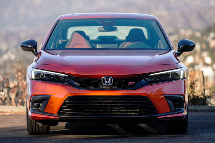 「シビックSi」は上下ともハニカムパターンのフロントグリルでスポーティーなイメージを強化している。