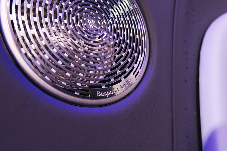 ロールス・ロイス・スペクター プロフェシー（ドアスピーカー＆イルミネーション）