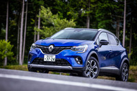 ルノー自慢のストロングハイブリッドシステムを搭載する「キャプチャーE-TECHハイブリッド」。2022年5月導入の「アルカナ」、同年6月の「ルーテシア」に続くE-TECHハイブリッド第3弾モデルとして2022年8月に導入が開始された。