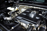 新規に開発された4N16型2.4リッター4気筒ディーゼルターボエンジン。今回のフルモデルチェンジでは、エンジン、フレーム、足まわりと、車両のすべてが従来型から刷新された。