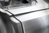 4代目「A8」（2017年）のボディーパネル。2本のプレスラインが形成する断面形状が、よくわかる。