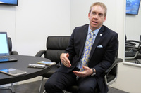 米国市場における顧客の動向や、広告戦略などについて語るスバル・オブ・アメリカのアラン・ベスキー上級副社長。米国では“まずブランドを好きになってもらうこと”を目的とした、その名も「スバルLOVEキャンペーン」により、ここ数年でブランド認知度が急上昇。売り上げアップにも貢献しているという。