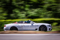 フォルクスワーゲン グループ内の高級後輪駆動車に用いられる「MSB」プラットフォーム採用で、ボディー剛性の向上と、先代比で20％の軽量化を両立させている。