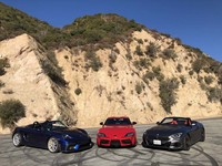 今回は6気筒エンジンを搭載する「ポルシェ718スパイダー」に試乗したほか、主要なメカニズムを共有する「BMW Z4」と「トヨタ・スープラ」の乗り比べも実施した。