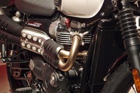 トライアンフ モーターサイクルズ ジャパンの野田一夫代表取締役社長によれば、「新しいパワーユニットは、回せば回すほど楽しいエンジンに仕上がっている」とのこと。