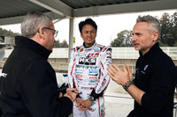 ルノー・ジャポンのチーフプロダクトマネージャーであるフレデリック・ブレン氏（写真左）と、「メガーヌR.S」のテストドライバーのロラン・ウルゴン氏（同右）。中央は『webCG』でもおなじみのレーシングドライバー谷口信輝氏で、後日、谷口氏によるインプレッションも掲載予定。