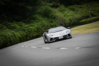 今回のテストでは510kmあまりを走行し、123.9リッターのハイオクガソリンを消費。満タン法の燃費は4.1km/リッターとなった。燃料タンクの容量は90リッター。