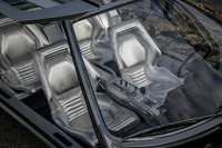 「マルツァル」の室内。4シータークーペとしてデザインされている。