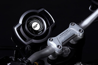 「トライアンフ・スクランブラー1200」に映画『007』とのコラボレーションモデルが登場の画像