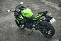 ボディーカラーは、試乗車の「ライムグリーン×エボニー」のほか、「メタリックスパークブラック」（単色）と「キャンディバーントオレンジ×メタリックマグネティックグレー」が選べる。