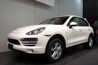 ネクセンタイヤの「N FERA RU1」は、ポルシェに「カイエン」の純正装着タイヤとして採用されている。