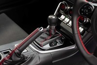 新型の「GR 86」「BRZ」では、ATの緻密な制御も注目すべきポイント。開発陣も「ぜひマニュアルモードではなく自動変速のオートマモードで乗ってほしい」と胸を張る。