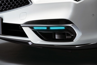 「ホンダ・レジェンド」に搭載されるLiDAR（ライダー）。自動運転の実現には、HDマップはもちろん高精度な車載センサーも必須となる。