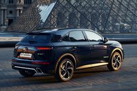 「DS 7クロスバック」にルーヴル美術館をモチーフにした特別仕様車が登場の画像