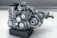 「AMGスピードシフトDCT」と呼ばれる7段DCTを搭載。