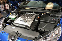 エンジンは3リッターV6と2.2リッター直4の2本立て。