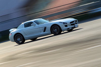 2010年6月10日に発売されたメルセデス・ベンツのフラッグシップスポーツカー「SLS AMG」は、AMG初の専用モデル。571psを発生する6.2リッターV8エンジンを搭載する。