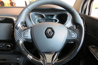 ルノー・キャプチャーに日本導入1周年記念車の画像