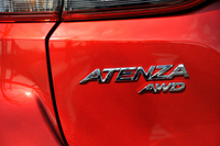 アテンザに採用される4WDシステム「i-ACTIV AWD」は、FFベースのアクティブオンデマンド式。状況に応じて前軸と後軸のトルク配分を制御する。
