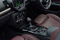 「クーパーSクラブマン」にはMINI初の8段ATが搭載されている。