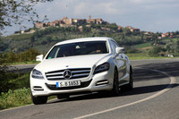 ヘッドライトには、インテリジェントライトやコーナリングライトなど合計71個のLEDを採用。アダプティブハイビームアシストも組み合わされる。