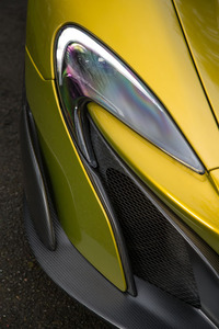 空力性能の向上が図られており、フロントスプリッターを大型化するなどして「650S」よりダウンフォースが40％も高められている。