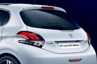 特別なボディーカラーをまとう「プジョー208」限定発売の画像