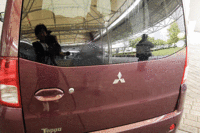 後席使用時で写真をクリックするとシートが倒れるさまが見られます。