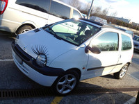 【写真5】まつ毛パッチリの初代「ルノー・トゥインゴ」。