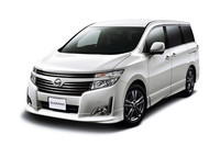 「日産エルグランド350Highway STAR Urban CHROME」（写真下も）