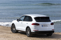 ポルシェ・カイエンS（4WD/8AT）／カイエンターボ（4WD/8AT）【海外試乗記】の画像