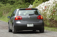 【スペック】
    GTレザーパッケージ：全長×全幅×全高＝4205×1760×1500mm／ホイールベース＝2575mm／車重＝1390kg／駆動方式＝FF／2リッター直4DOHC16バル（150ps/6000rpm、20.4kgm/3500rpm）／車両本体価格＝328万6500円（テスト車＝364万8750円）
    
    