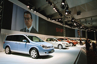 
	2004年9月に行われた、日産自動車の発表会の模様。「SHIFT_design（デザインの変革）」をスローガンに6台のクルマを発表した。（写真＝河野敦樹）
	 