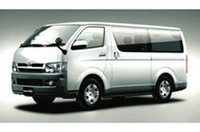 【写真上】「ハイエース」【写真下】「レジアスエース」