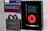 こちらはケンウッドのアダプター。CDチェンジャーなどをつなぐバスラインに割り込ませればiPodをヘッドユニットでコントロールできるようになる。