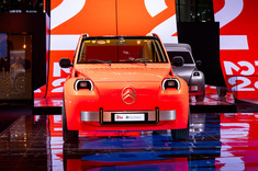 「シトロエン2CV」に乗る今尾直樹が、その価値観を受け継ぐ新型車「2CVコンセプト」を熱く語る。