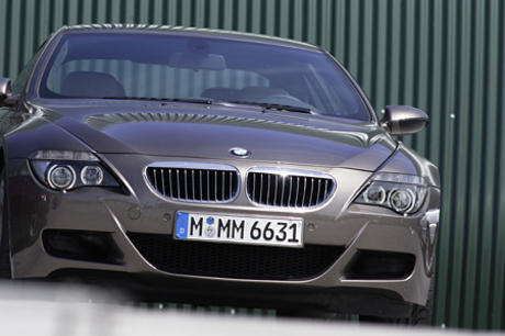 BMW M6�i2�y�_��7MT�j6�V���[�Y�̃{�f�B�ɁuM5�v��5���b�^�[V10��ς񂾁uM6�v�B�u�������ꂾ���c�c�v�Ǝv...