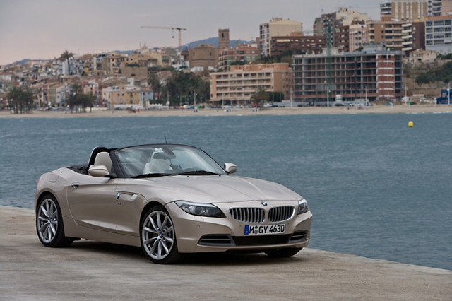 BMW Z4 sDrive35i（FR/7AT）【海外試乗記】 「ボクスター」というより 
