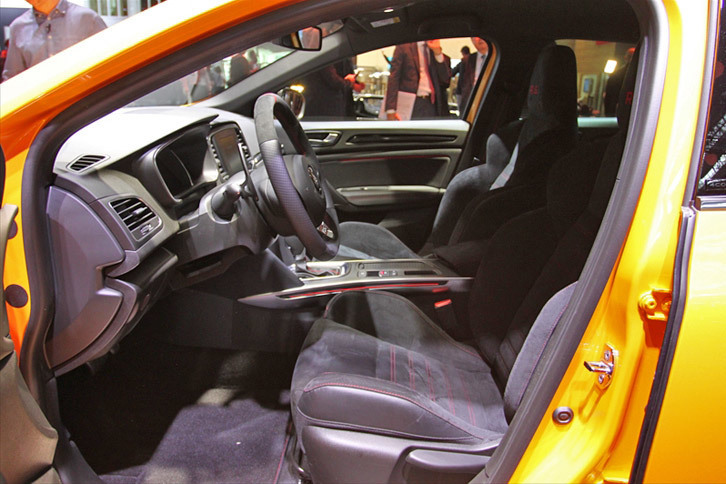 ルノー・メガーヌR.S.（フロントシート）