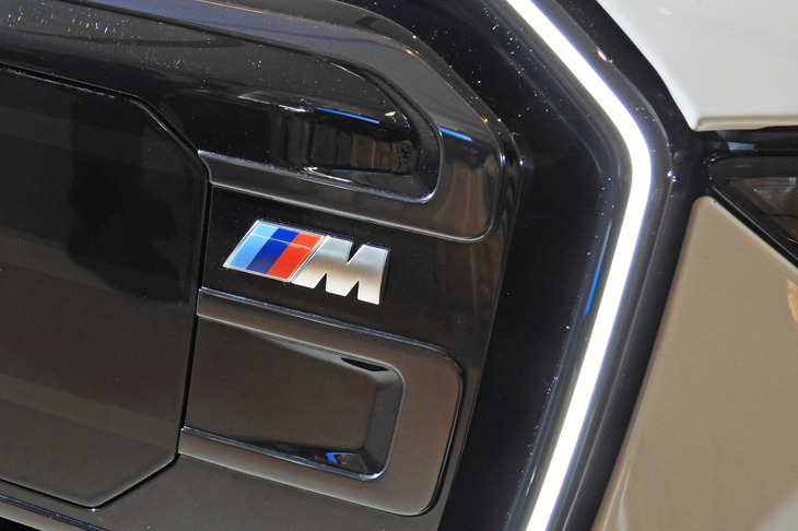 BMW X3 M50 xDrive（「M」バッジ）
