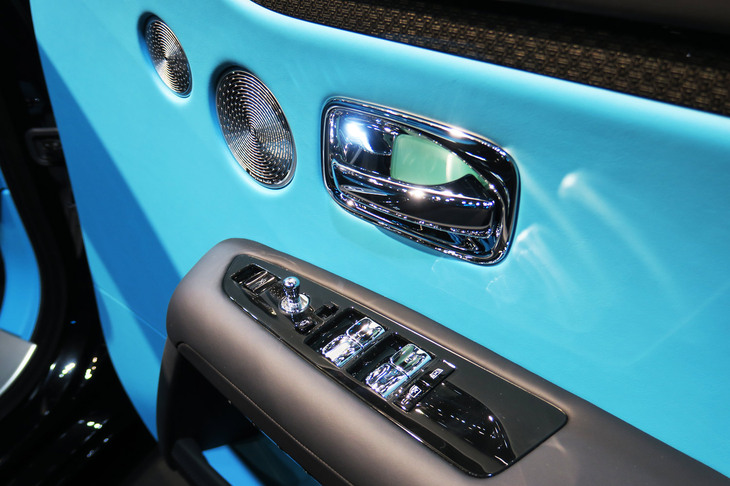 ロールス・ロイス・ブラックバッジ・ゴースト（フロントドアコンソール）