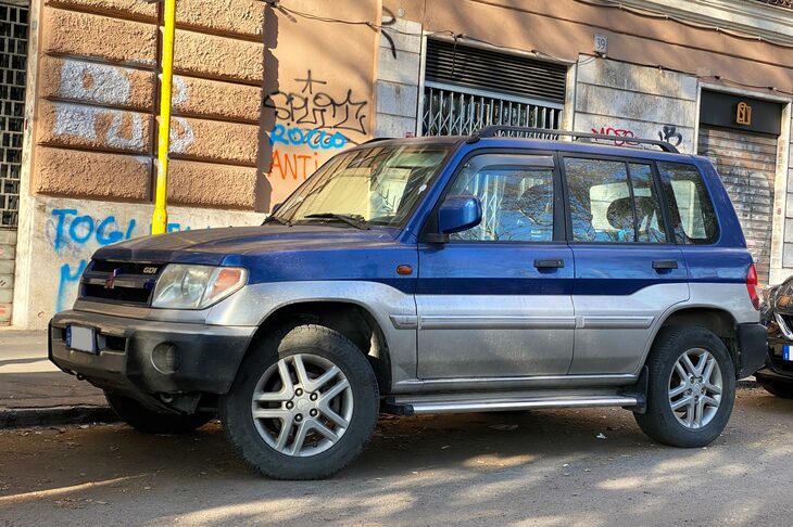 「三菱パジェロピニン」（日本名パジェロイオ）。ヨーロッパ仕様ゆえ、イタリアのピニンファリーナ工場製である。