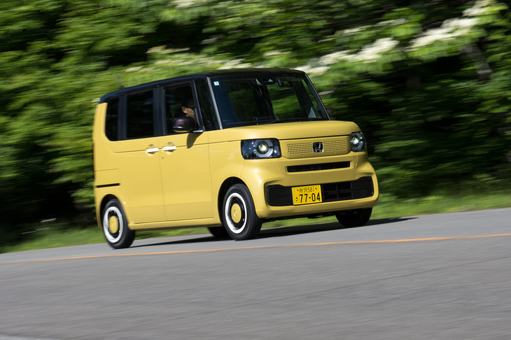 普通の「N-BOX」にはターボエンジンの設定がなく、丸目のヘッドランプでターボを望むなら「N-BOXジョイ」を選ぶことになる。