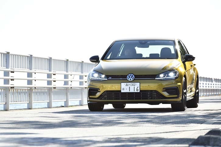 続いては「ゴルフR」の特別仕様車「パフォーマンス」に試乗。2017年10月に100台の台数限定で発売されたが、すでに完売しているそう。