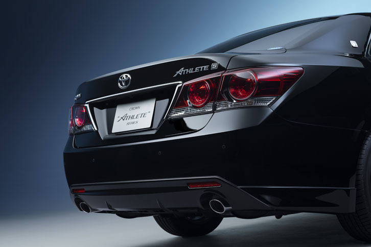 「クラウン アスリートS-T“J-FRONTIERリミテッド”」のリアビュー。