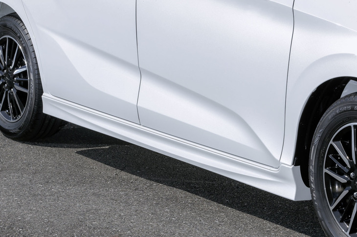 ホンダ・フリード モデューロX Honda SENSING（サイドロアスカート）