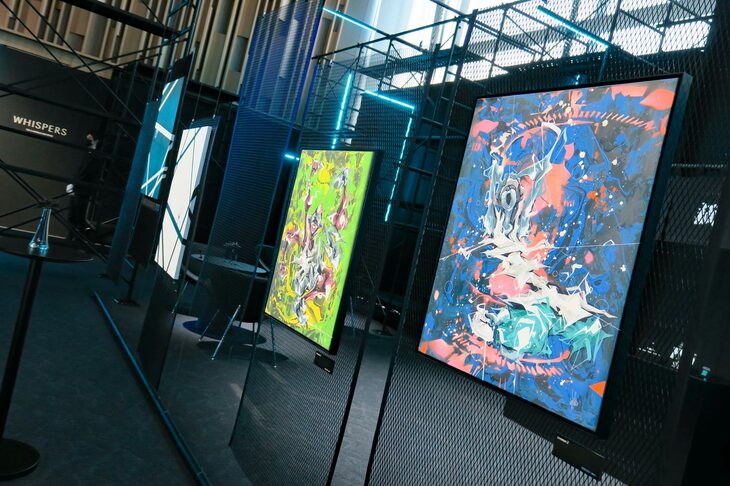 会場に展示されたWOOD氏の作品。