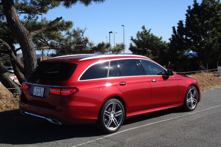 「メルセデス・ベンツE220dステーションワゴン アバンギャルド スポーツ」はチョイ乗りで17km/リッターをマーク。あくまでチョイ乗りですが。